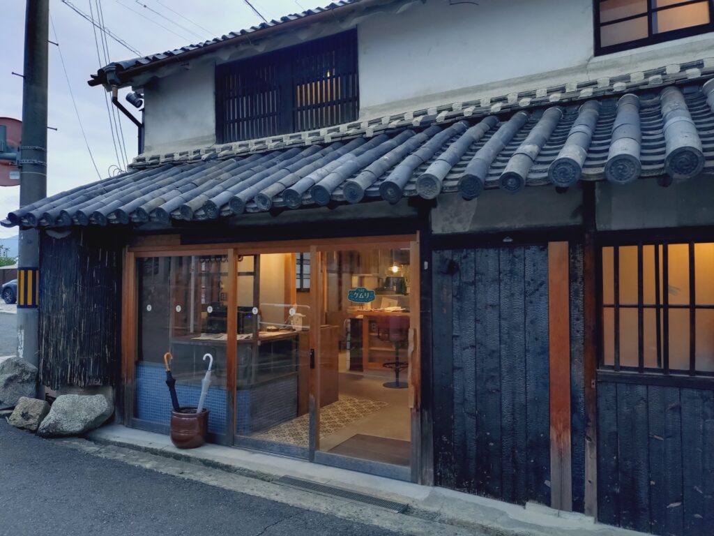洋食屋ケムリ 外観①