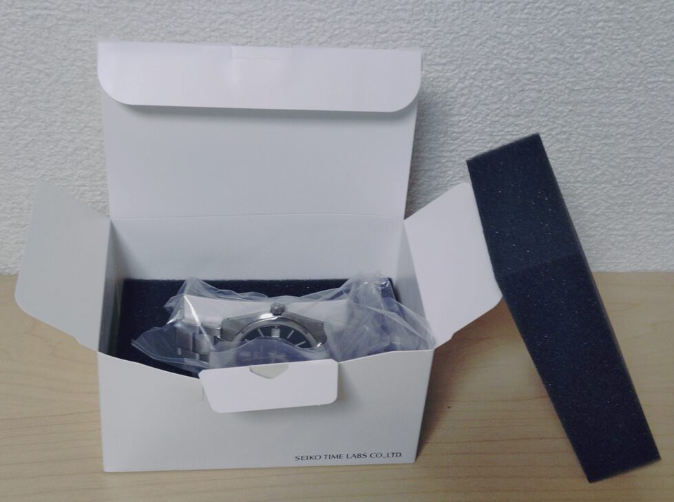 梱包キットへ時計入れた写真(未封)