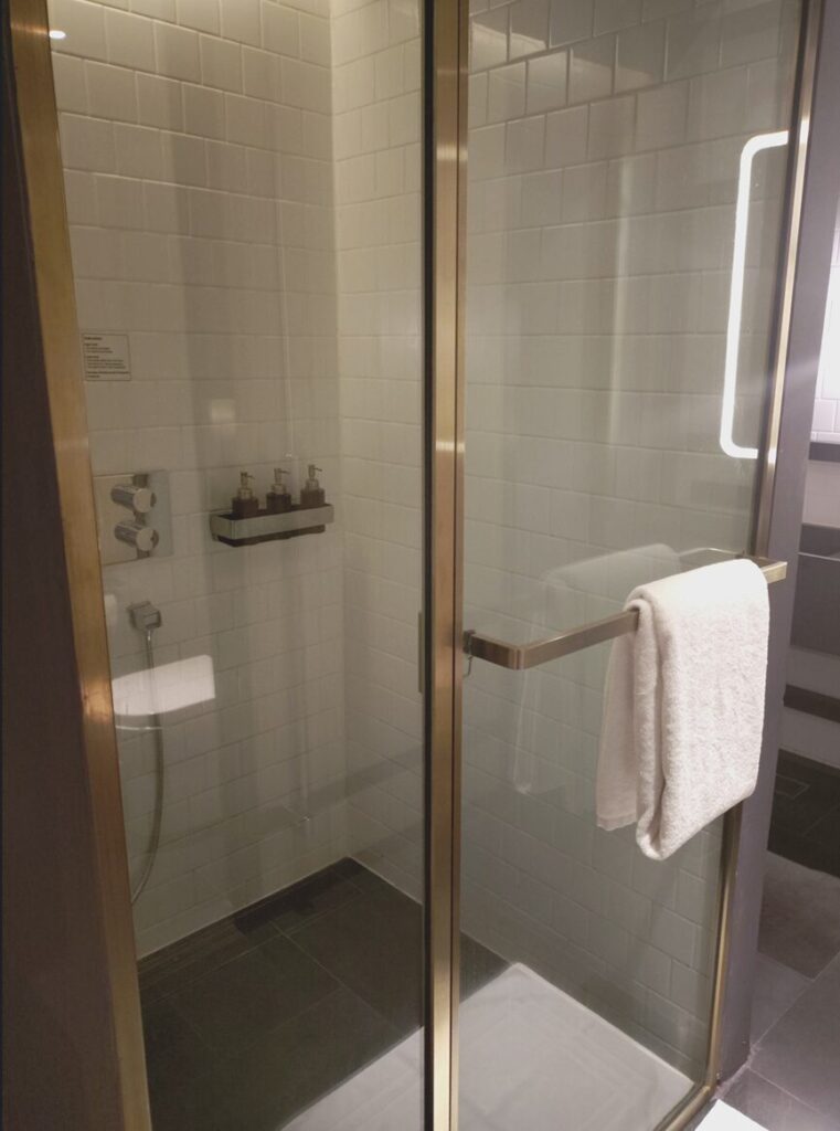 シャワーブース