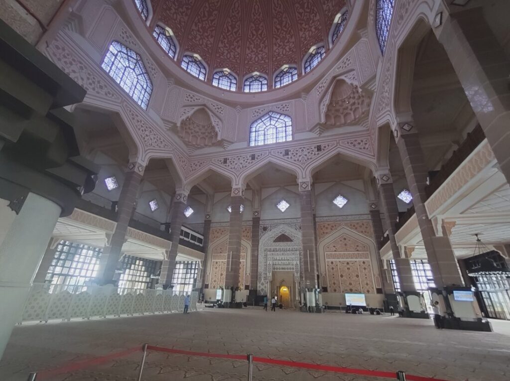 プトラモスクの内部