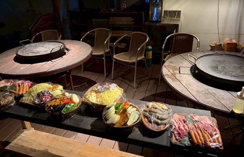 BBQコンロと食材