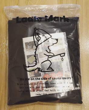 サウナポンチョの袋＋ハイロ君のロゴ