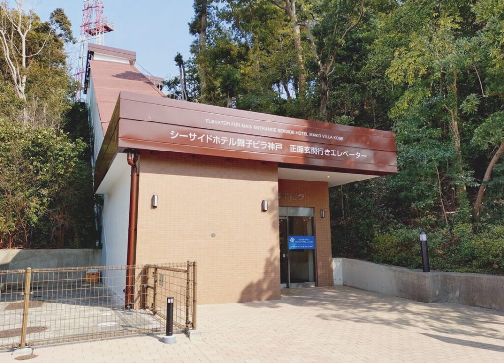 正面玄関行きエレベーター