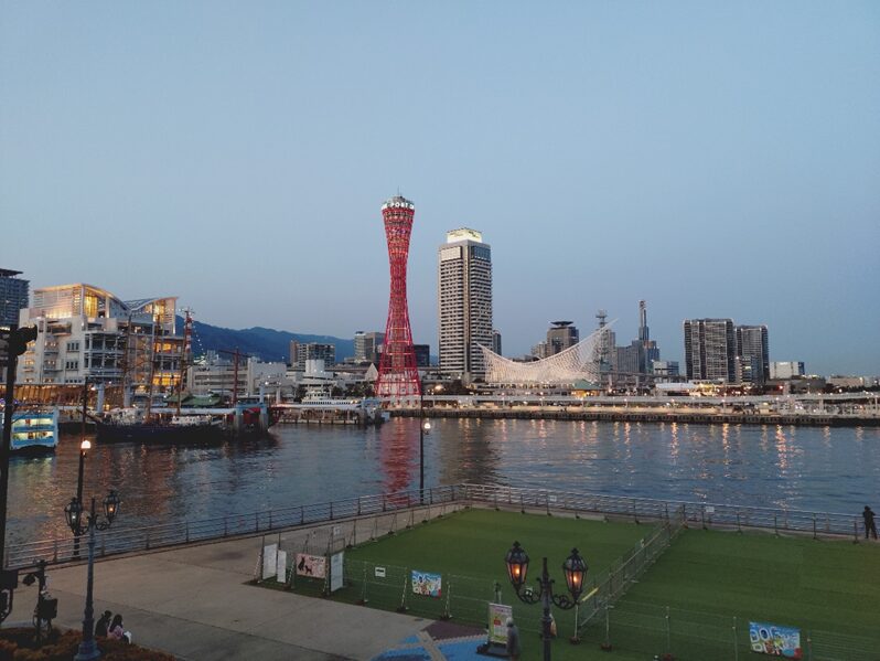 乗船場付近の神戸の夜景