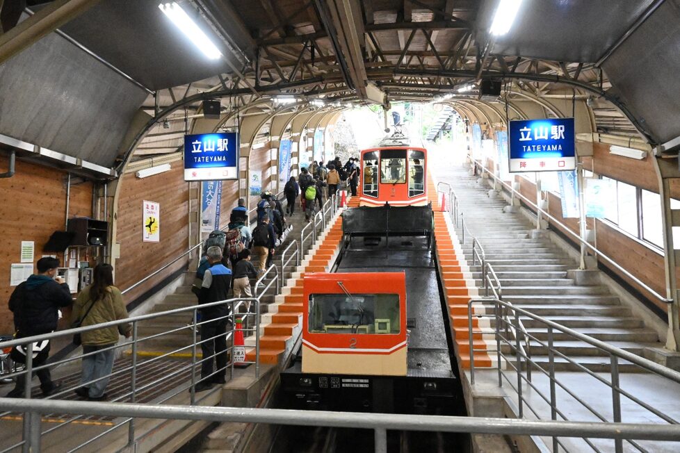 立山駅ケーブルカー乗り場