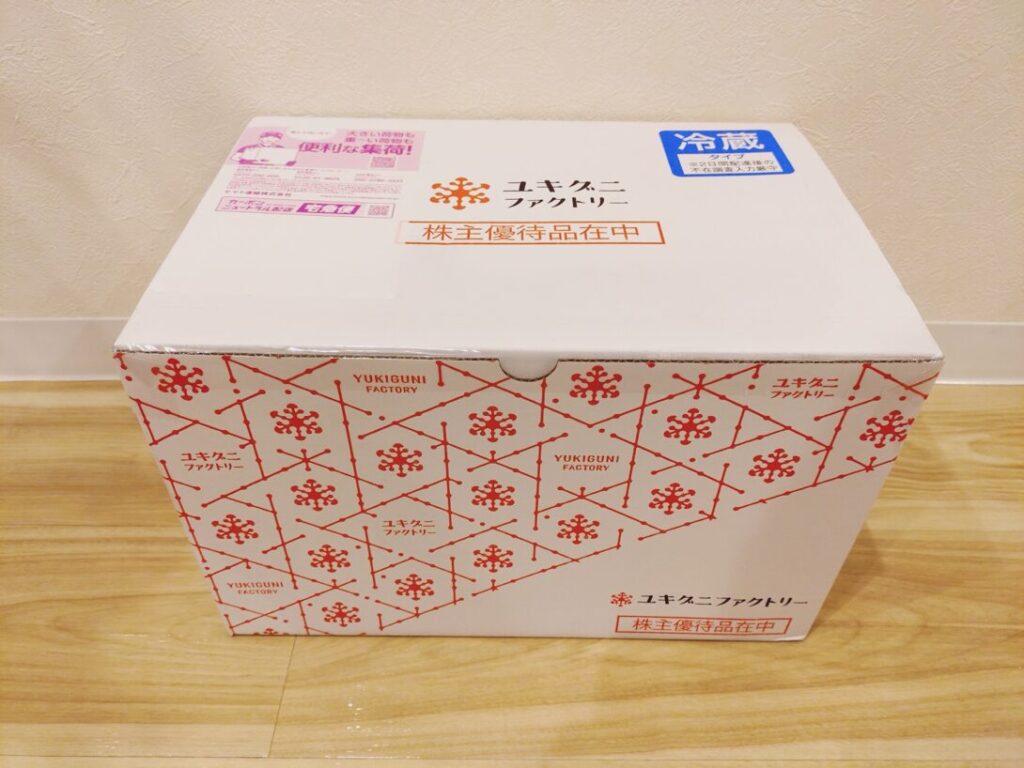 優待が入った段ボール