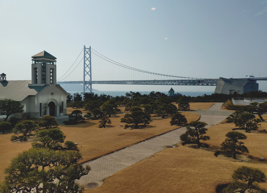  view of the Akashi Kaikyo Bridge