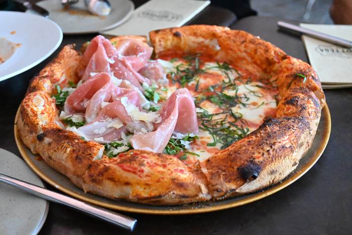 La Bottega Enotecaのピザ