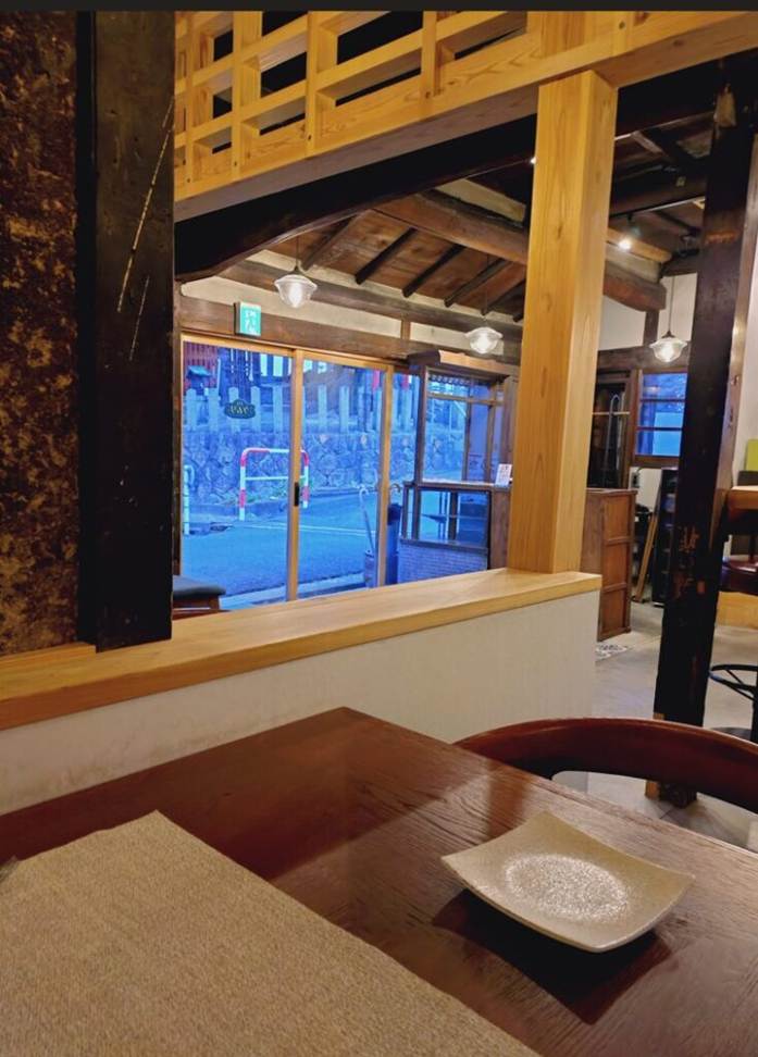 inside of Yoshokuya Kemuri 